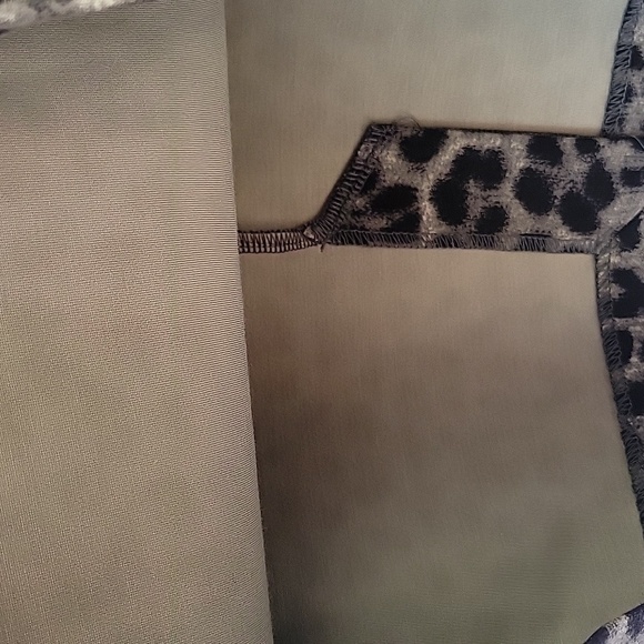 CAbi Jungle Skirt Taupe/Gray/Black Puma Leopard Print Size 4 NWOT - Picture 14 of 15